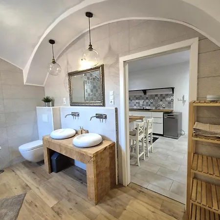 Zoe - Old Town Apartment *