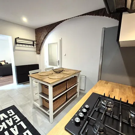 Zoe - Old Town * Pressburg