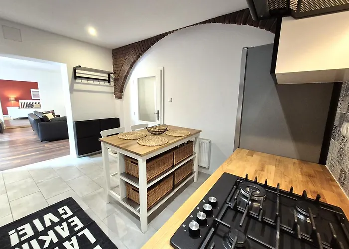 Zoe - Old Town * Братислава